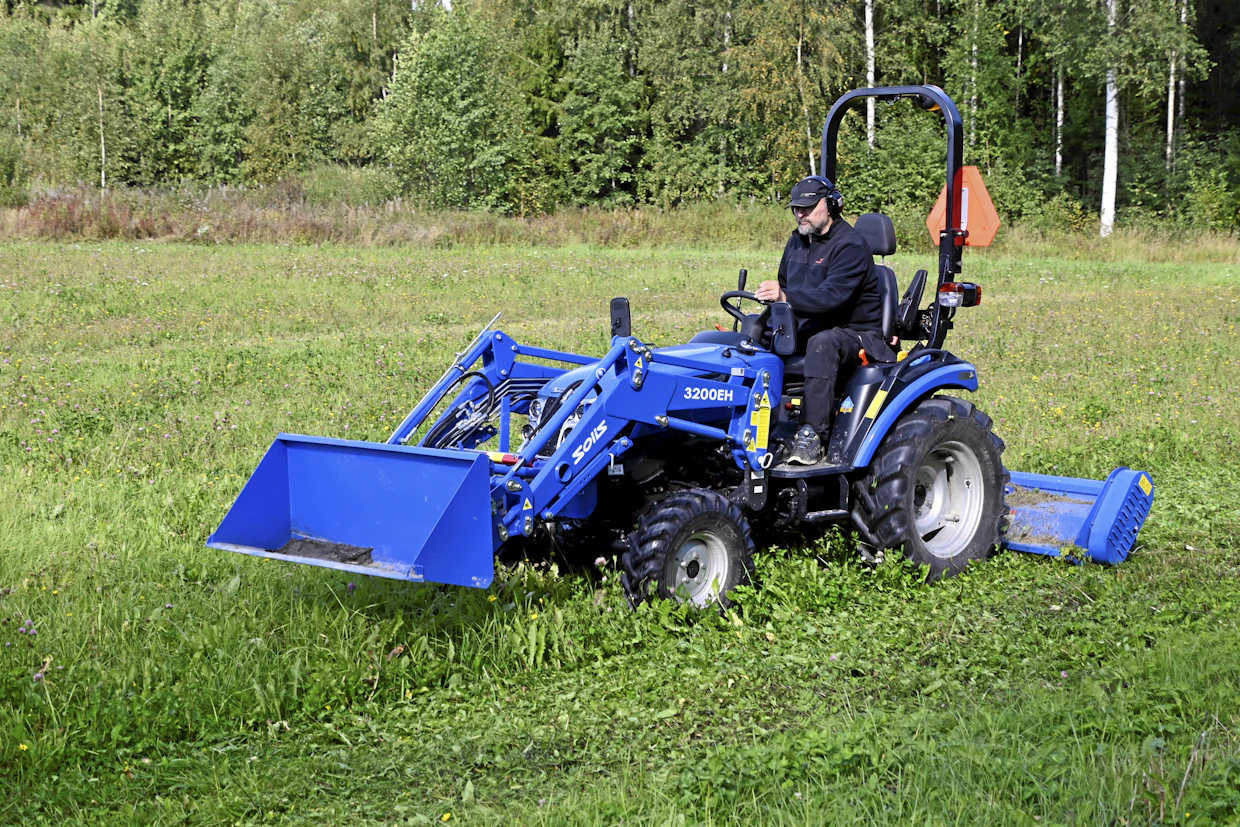 Y-terämurskainta työleveydeltään 148 cm se jaksaa pyörittää kohtuudella, vaikkakin se on ihan tehontarpeen ylärajoilla.