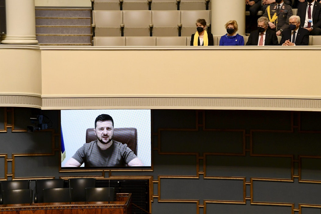 Zelenskyi puhumassa Suomen eduskunnalle. Lehtikuva / Emmi Korhonen.