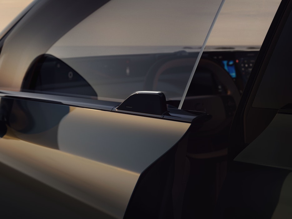 Uuden EX60:n oven yläreunassa on sähköinen eväkytkin, josta ovi aukeaa.