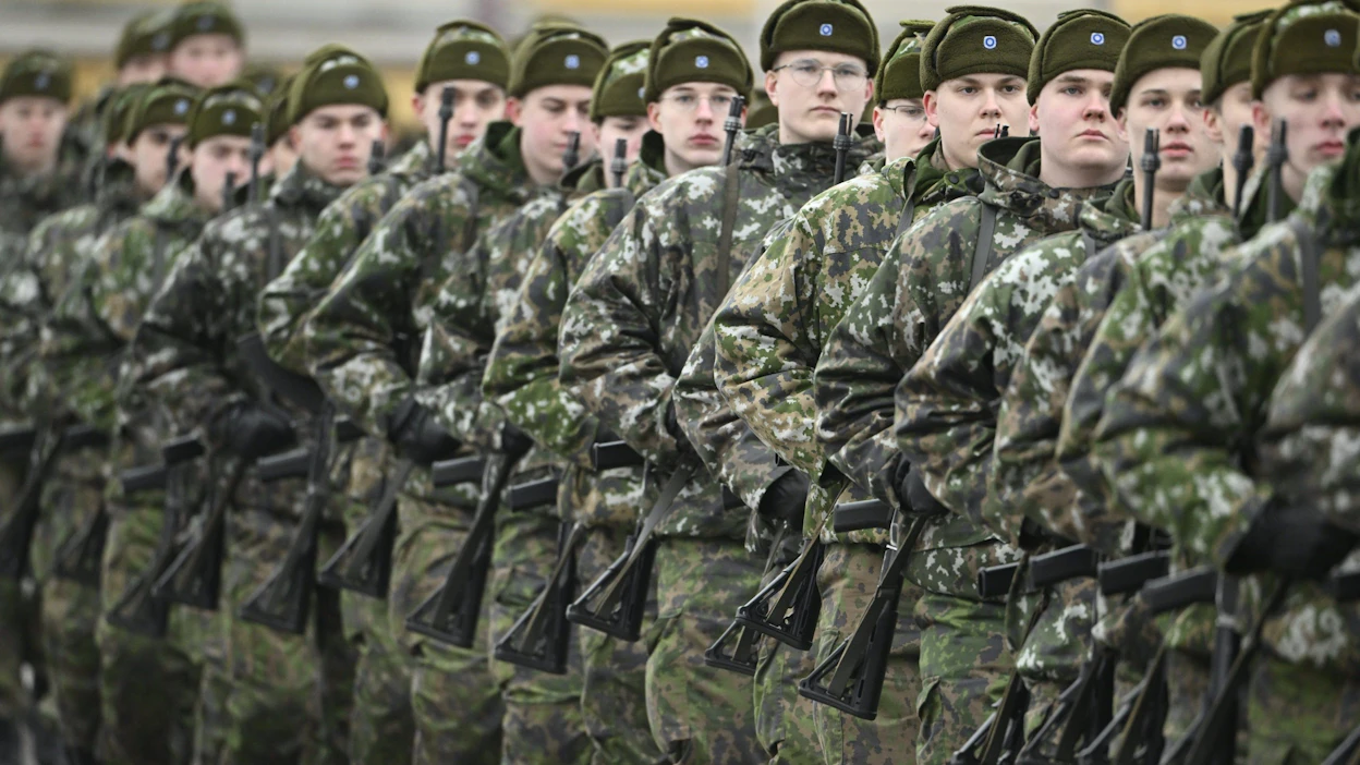 Armeijan kasarmit taakseen jättäviä on yhteensä noin 8 300. Näistä naisia on reilut 200. LEHTIKUVA / Heikki Saukkomaa.