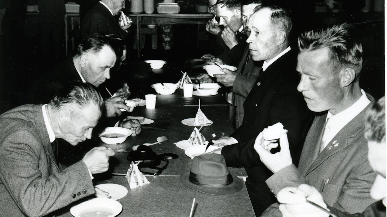 MTK:n 22. liittokokous ja 50-vuotisjuhla Helsingissä 1967. Näkymä juhlaravintolasta.