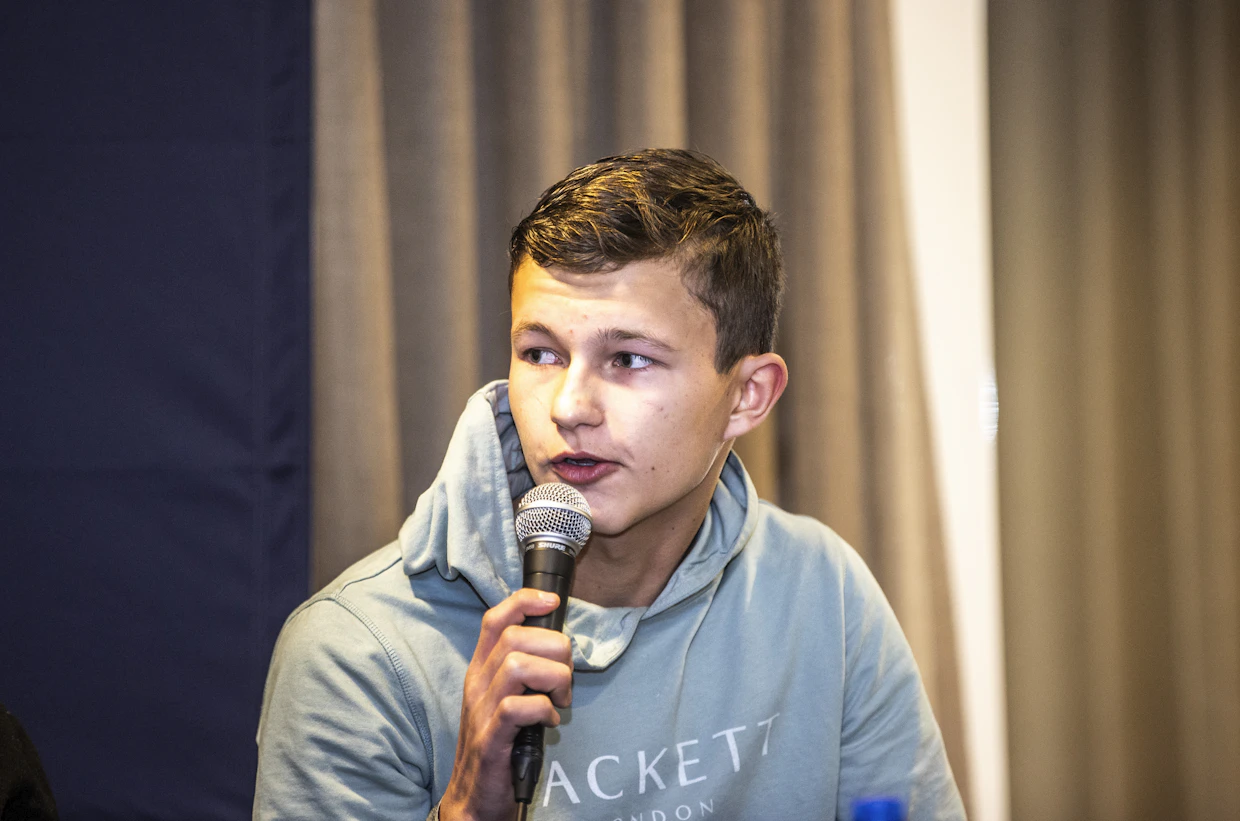 Hugo Kogelnig vuonna 2023. Kogelnig on voittanut lapsiratsastajien EM-hopeaa vuonna 2021.