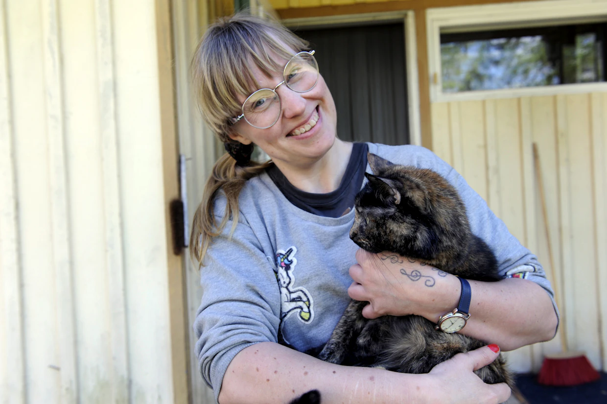 Milla Paloniemen tuoreimman siilialbumin nimi on Eroilut ja kiroilut (Like). Viime syksynä hän ja kumppani Pertti Jarla erosivat ilman draamaa.