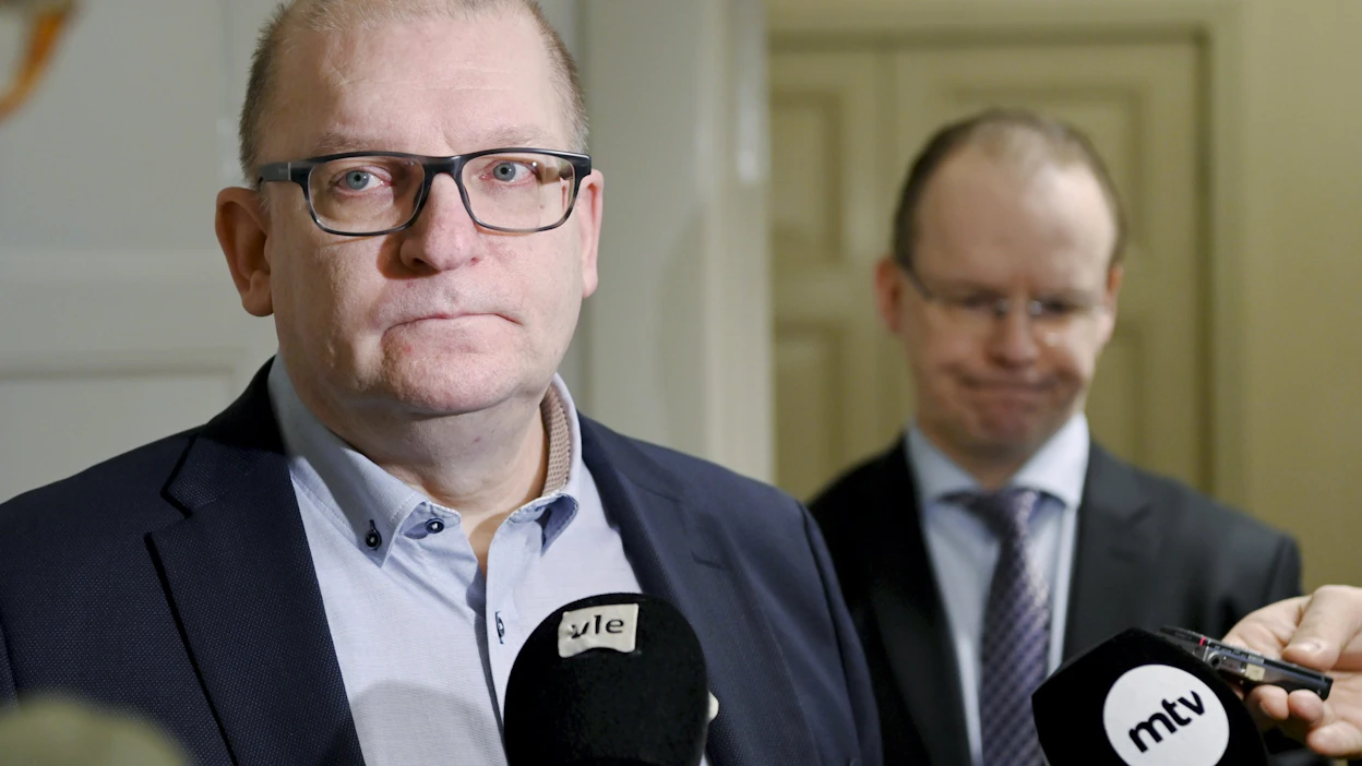 Valtakunnansovittelijan ensimmäinen sovintoesitys ei vielä tuonut ratkaisua teknologiateollisuudelle. Teollisuusliiton puheenjohtaja Riku Aalto ja Teknologiateollisuuden työnantajien toimitusjohtaja Jarkko Ruohoniemi antoivat vastauksensa perjantaina.