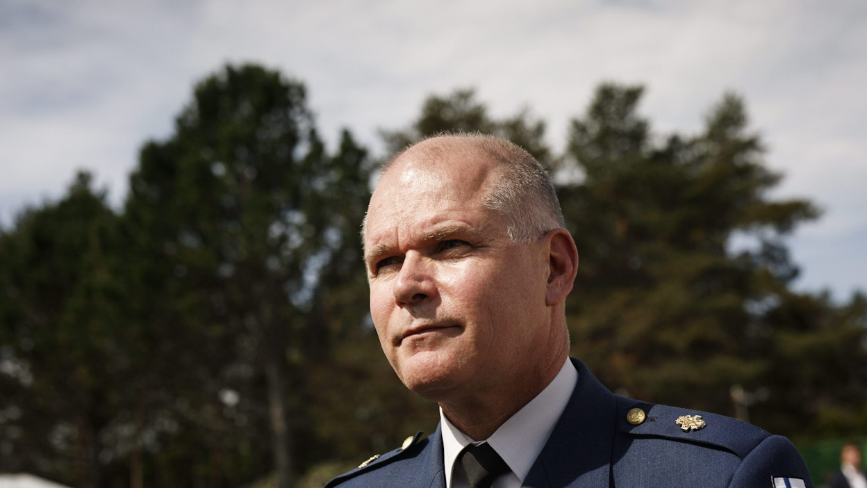 Puolustusvoimien entinen komentaja, kenraali evp. Jarmo Lindberg Kultaranta-keskusteluissa vuonna 2019. LEHTIKUVA / Roni Rekomaa. 