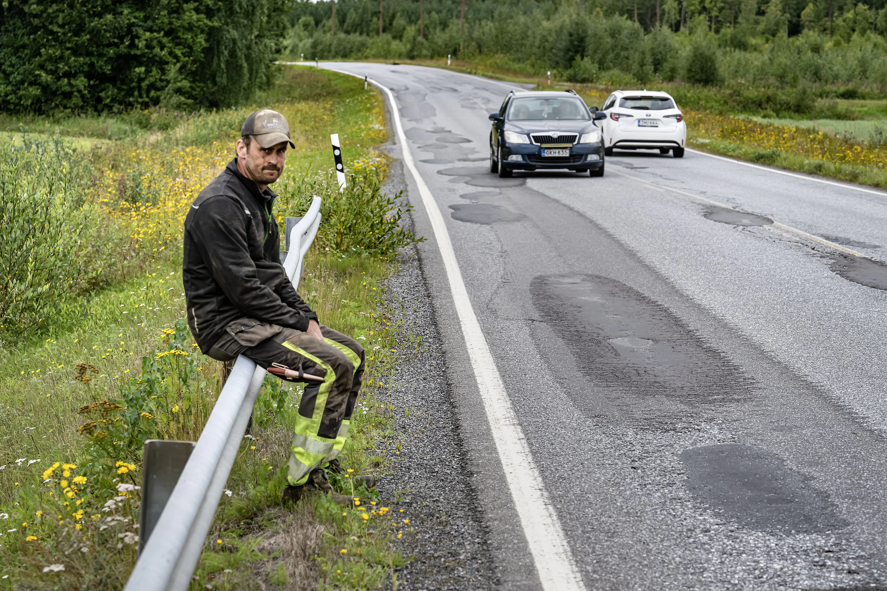 Maidontuottaja Stefan Södergårdin mielestä seututie 725 on pakko korjata perusteellisesti ja pian.