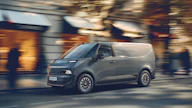 Ulkonäöltään Trafic noudattaa Renaultin nykyistä muotokieltä. Keula on erittäin moderni, kun siinä on koko auton levyinen taustavalaistu nauha, jonka keskellä on Renaultin logo.