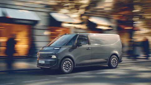 Ulkonäöltään Trafic noudattaa Renaultin nykyistä muotokieltä. Keula on erittäin moderni, kun siinä on koko auton levyinen taustavalaistu nauha, jonka keskellä on Renaultin logo. 