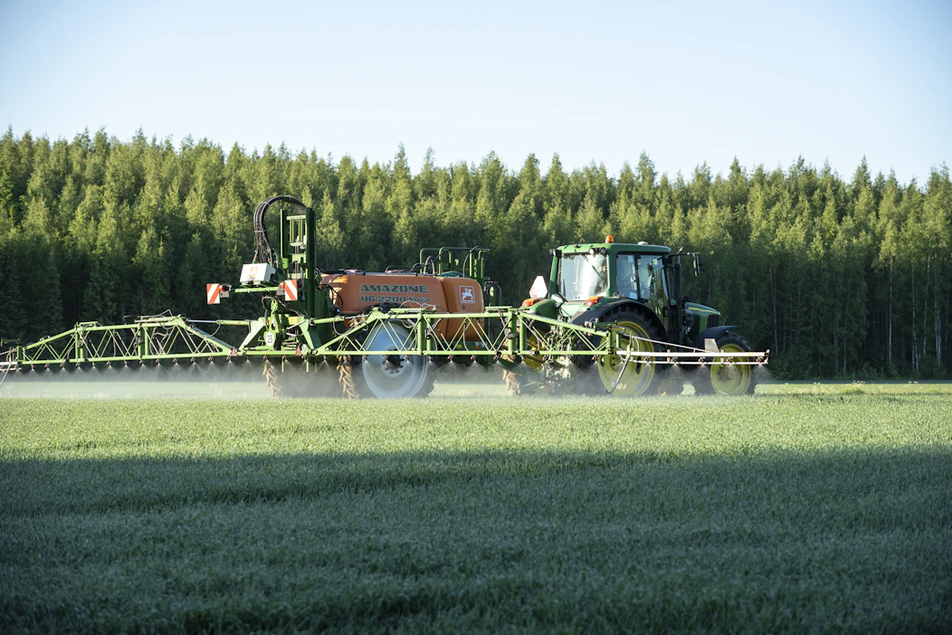 Komission asetusesitys kasvinsuojeluaineiden kestävästä käytöstä maataloudessa on Suomelle monin tavoin epäoikeudenmukainen.