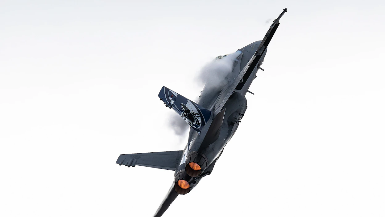 Jos vanhimpaan koneeseen liittyy Kauhava-kytkös, niin sama pätee myös näytöksen viimeisenä lentävään F/A-18 C Hornet-hävittäjään.