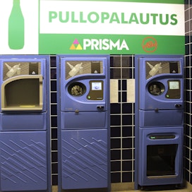 Pullonpalautusautomaatti Prisman ja Alkon yhteydessä. 