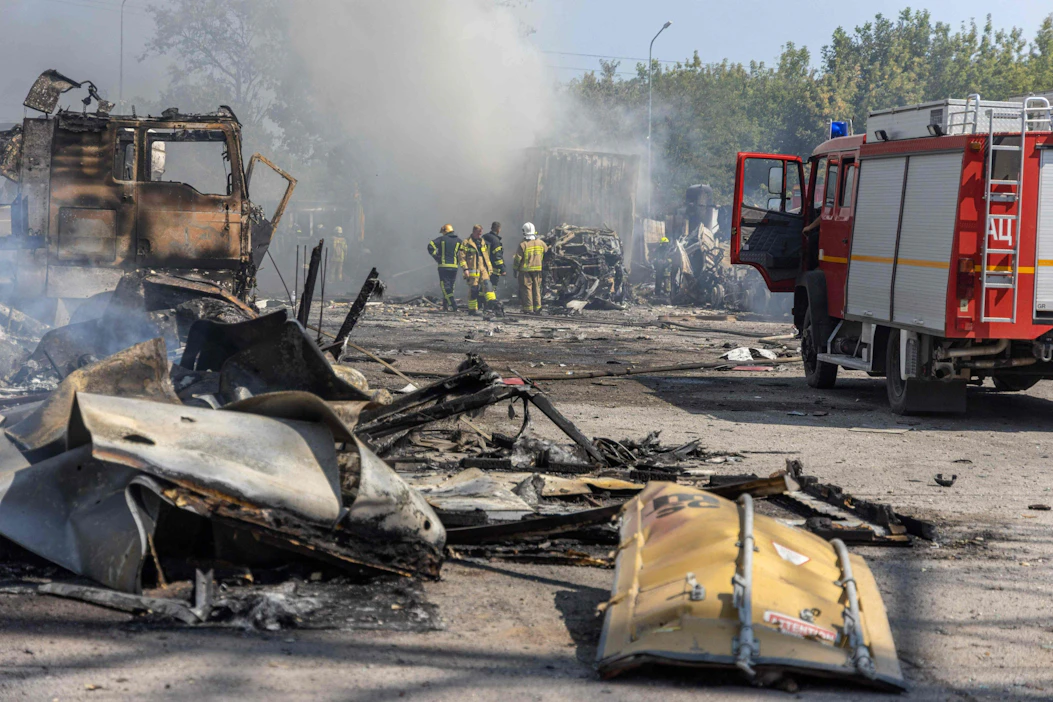 Venäjä teki ilmaiskuja eri puolille Ukrainaa myös eilen, jolloin ainakin neljän ihmisen kerrottiin kuolleen. Kuva on Odessan alueelta eiliseltä. LEHTIKUVA / AFP.
