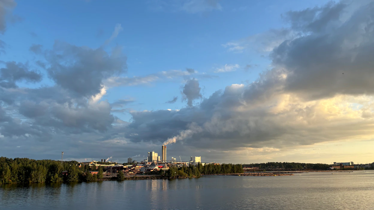 Vesiensuojelutyössä on saavutettu merkittävää edistystä, kirjoittaja mainitsee. Kuvituskuva.