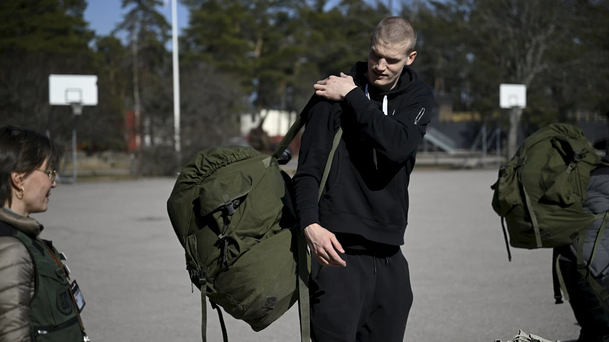 Lauri Markkanen, 25, astui palvelukseen Puolustusvoimien urheilukoulussa Kaartin jääkärirykmentissä Helsingissä. LEHTIKUVA / ANTTI AIMO-KOIVISTO.