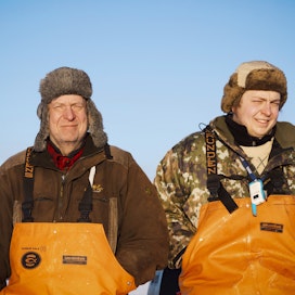 Markku ja Paavo Törrönen ovat perheyrityksenä poikkeuksellisia alalla, sillä sukupolvien ketju on nykyaikana harvinaisuus ammattikalastajien keskuudessa.