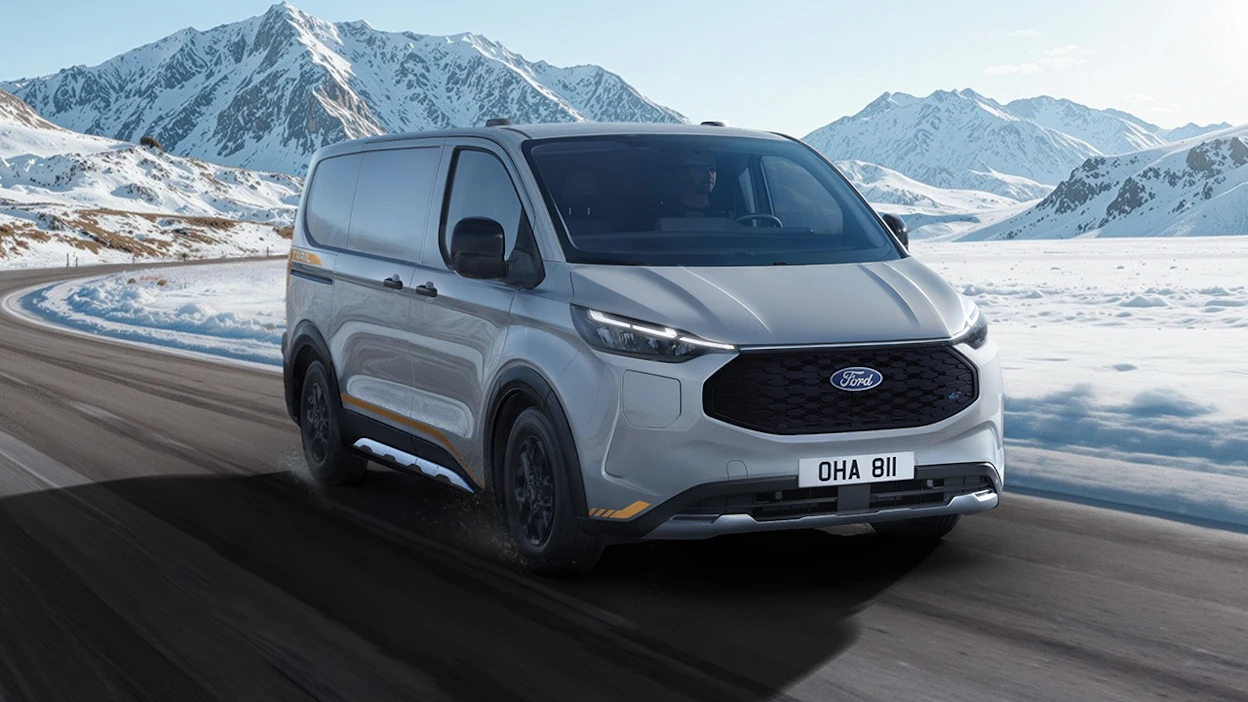 Nelivetoisen E-Transit Custom AWD -mallin lanseeraus on suunniteltu keväälle 2026.