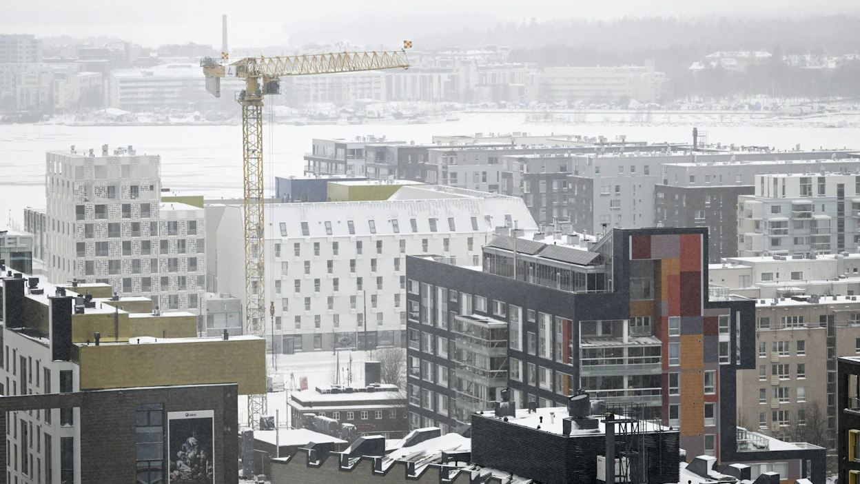 Kiinteistönvälittäjien arvioihin perustuvan ennusteen mukaan asuntokauppojen määrä ei nouse edellisten vuosien tasolle, mutta suunta on ylöspäin. LEHTIKUVA / Emmi Korhonen.