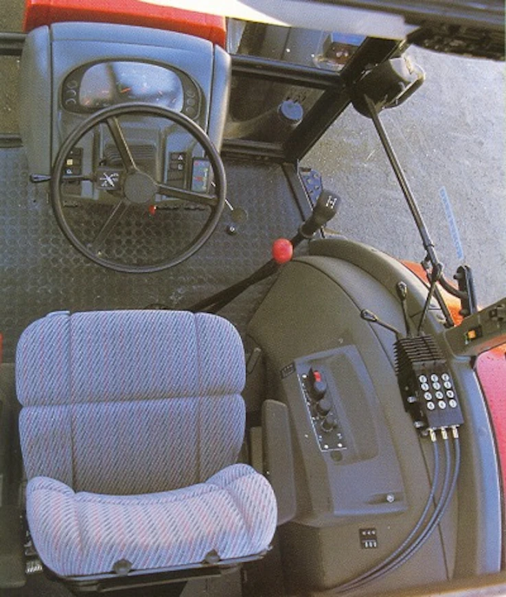 99Zetor10641ohjaamo