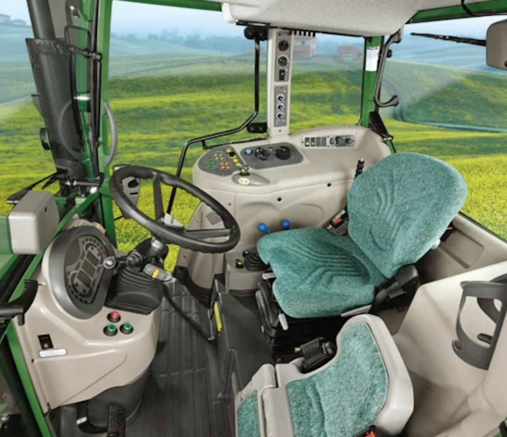 15Fendt200ohjaamo