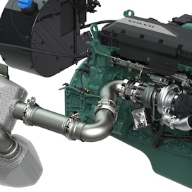 Volvo Pentan 8-litraisen moottorin Stage V -versio TAD880-883VE esiteltiin vuonna 2017. Siinä päästötekniikan osalta tärkeimmät valinnat ovat turboahdin hukkaportilla sekä jäähdyttämätön pakokaasun kierrätys (EGR). Pakolämpöjä on nostettu kuristamalla ilmavirtaa moottorin lävitse, joten imusarjassa ja pakoputkessa on kuristusläpät. Näin parannetaan pakokaasujen jälkikäsittelylaitteiston toimintaa. Kokonaisuudessa on seuraavat komponentit: Dieselin hapetuskatalysaattori (DOC), Dieselin hiukkassuodatin (DPF), urealiuosruiskutus (DEF), Urealiuoskatalysaattori (SCR), ja Ammoniakkijäämän poistava katalysaattori (ASC).