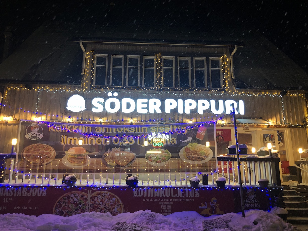 Söder Pippuri talvisessa iltavalaistuksessa.