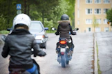 Poliisi on havainnut puutteita mopomiittien järjestämisessä. Yli 30 hengen kokoontumiset ovat yleisötilaisuuksia, joista pitää ilmoittaa poliisille etukäteen.