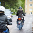Poliisi on havainnut puutteita mopomiittien järjestämisessä. Yli 30 hengen kokoontumiset ovat yleisötilaisuuksia, joista pitää ilmoittaa poliisille etukäteen.