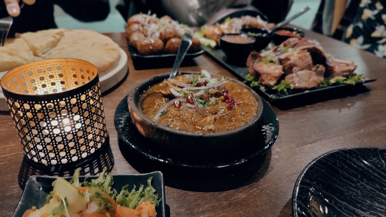 Chashushuli eli tomaattinen ja yrttinen naudanlihapata sulaa suussa.