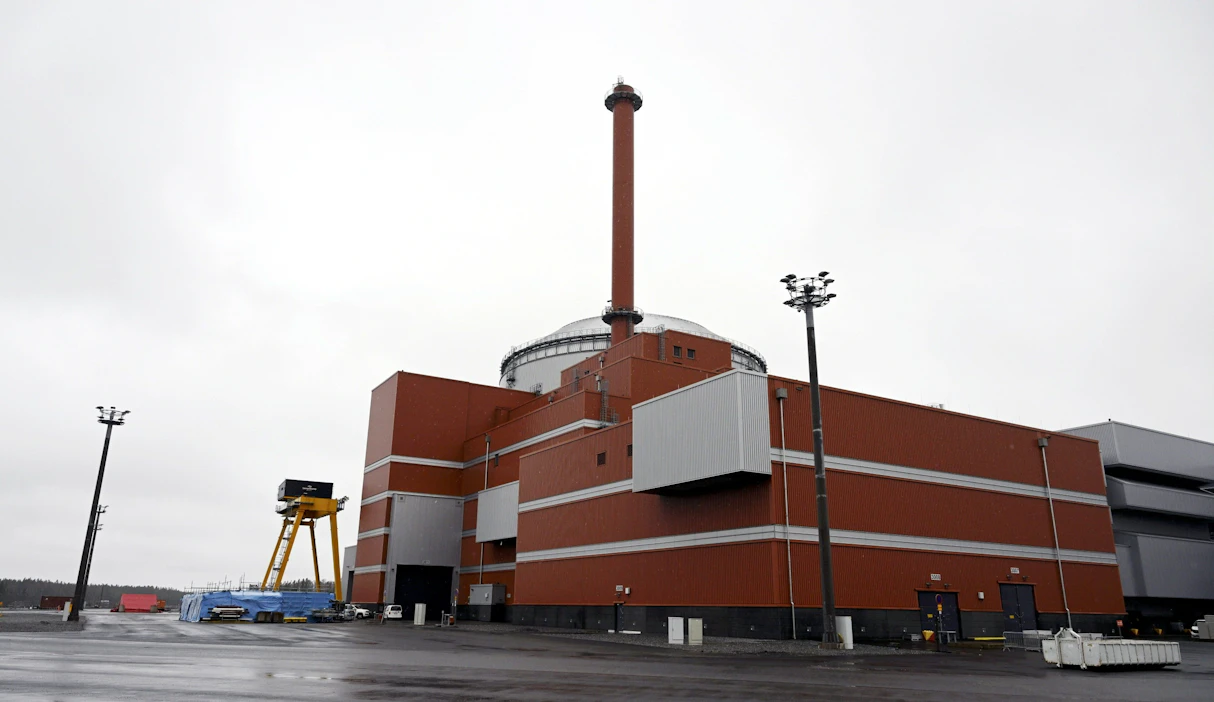 Olkiluoto 3 on yksi maailman suurimmista ydinvoimalaitosyksiköistä, ja sillä on merkittävä rooli Suomen sähköntuotannossa. LEHTIKUVA / Markku Ulander.