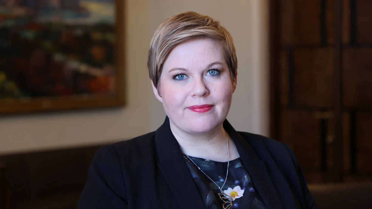 Saarikko esitti Keskustan sivuilla julkaistussa tiedotteessa tiukkaa kritiikkiä Valtiovarainministeriön budjetti- ja menokehysehdotusta kohtaan.