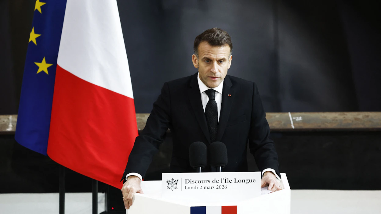 Ranskan presidentti Emmanuel Macron puhui maanantaina Ile Longuen sotilastukikohdassa. AFP / LEHTIKUVA.