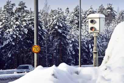 Poliisin nimissä on viime aikoina lähetetty paljon erilaisia liikennevalvontaan liittyviä huijaustekstiviestejä. 