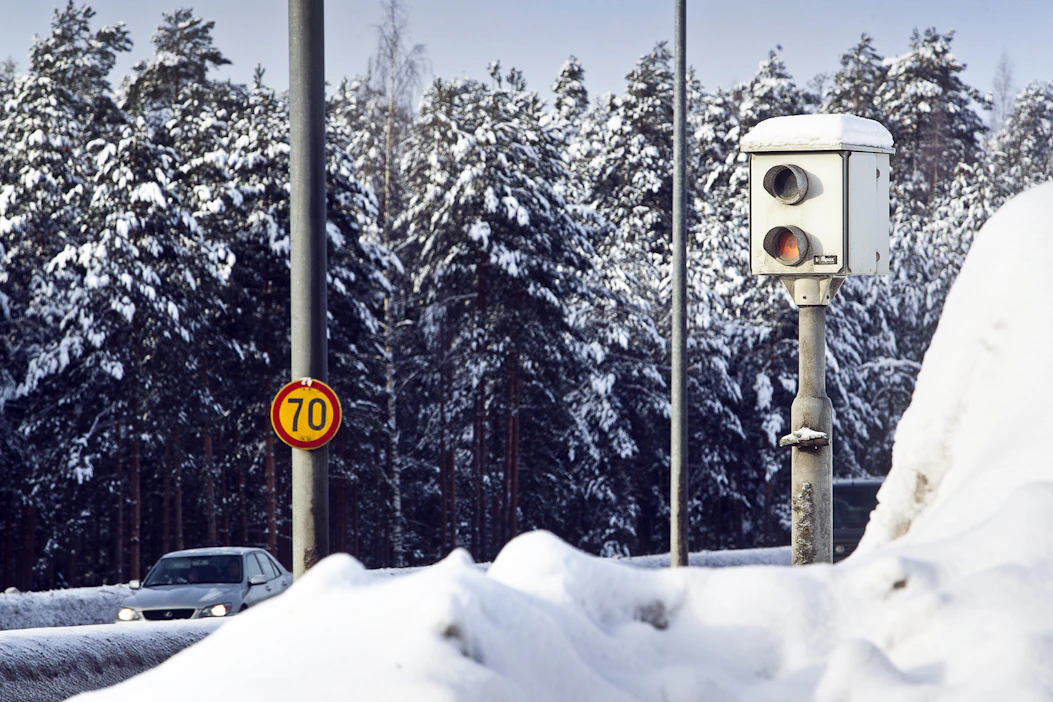 Poliisin nimissä on viime aikoina lähetetty paljon erilaisia liikennevalvontaan liittyviä huijaustekstiviestejä.