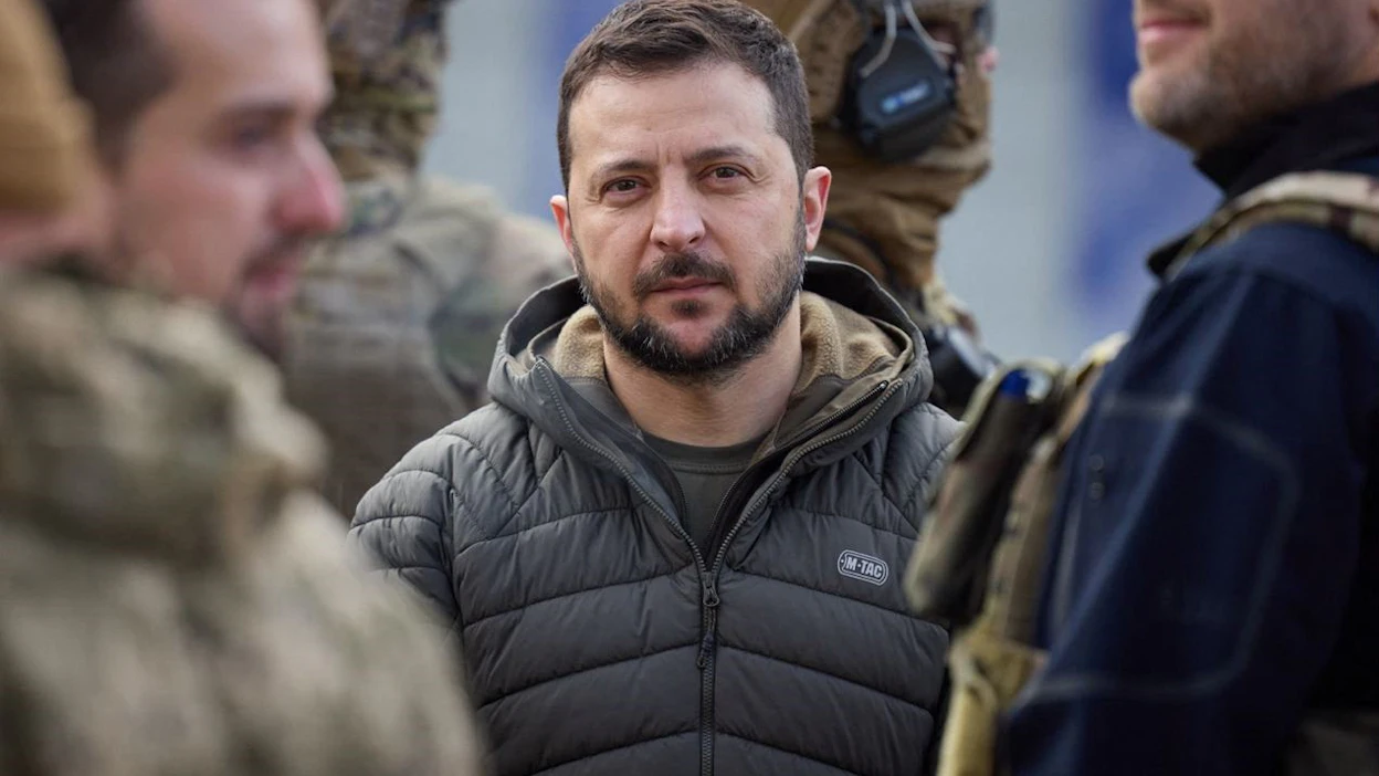 Presidentti Volodymyr Zelenskyin mukaan jatkuvat iskut alkoivat heti sen jälkeen, kun Venäjän joukot pakotettiin vetäytymään Hersonista. LEHTIKUVA/AFP/Ukrainian Presidential Press Service.