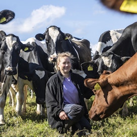 Johanna Vakkamäki uskoo suomalaisen maidon tulevaisuuteen.