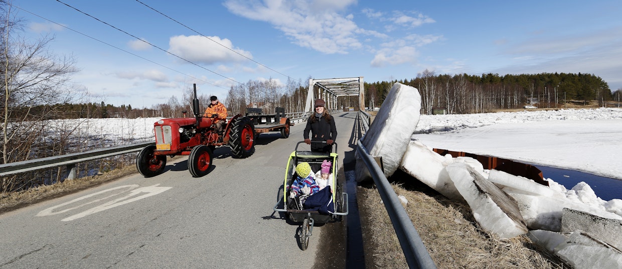 Kiiminkijoen jääpadot saivat ihmisiä liikkeelle huhtikuussa 2016.