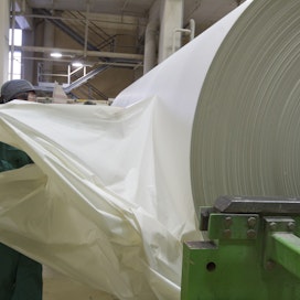 Paperinvalmistuksen katteilla UPM ja Metsä Group ovat tehneet tulosta muiden tuoteryhmien sukeltaessa.