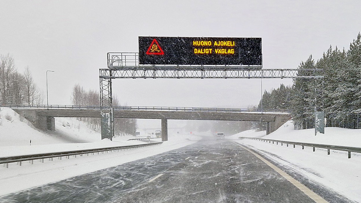 Maan länsiosassa lumisadekertymä voi paikoitellen olla jopa 10‒20 senttiä.