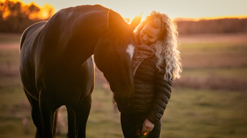 Maija Nurmisen kolmivuotias tamma Dancer in the Dark on ensimmäinen hevonen, jolle on Suomessa tehty kaularangan avarrusleikkaus tähystysleikkauksena.