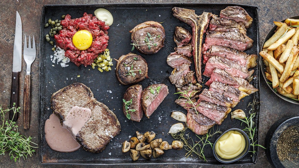 Herkullinen pihvi on juhlapäivään sopiva ruoka.