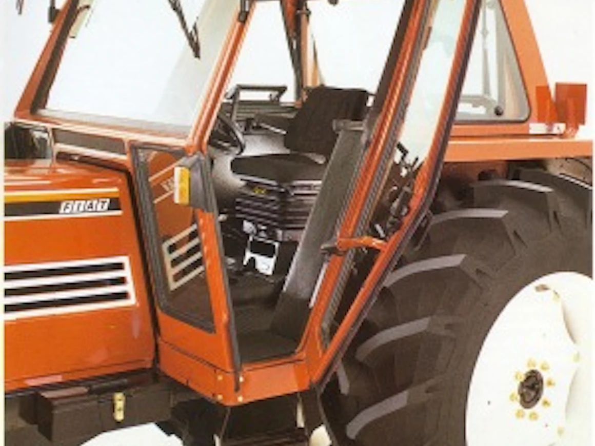 88Fiatagri100-90ohjaamo