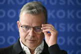 Kokoomuksen kannatus on laskenut 16,5 prosenttiin. Pääministeri Petteri Orpo edusti tiistaina kokoomuksen ministeriryhmän kesäkokouksessa Tampereella. MIKKO STIG / LEHTIKUVA.
