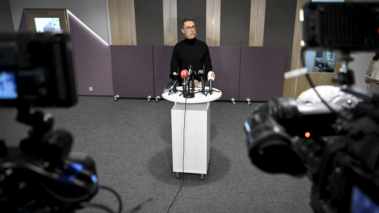 Presidentti Alexander Stubb piti maakuntamatkallaan mediatilaisuuden Karsikon alakoululla Joensuussa. LEHTIKUVA / MARKKU ULANDER.