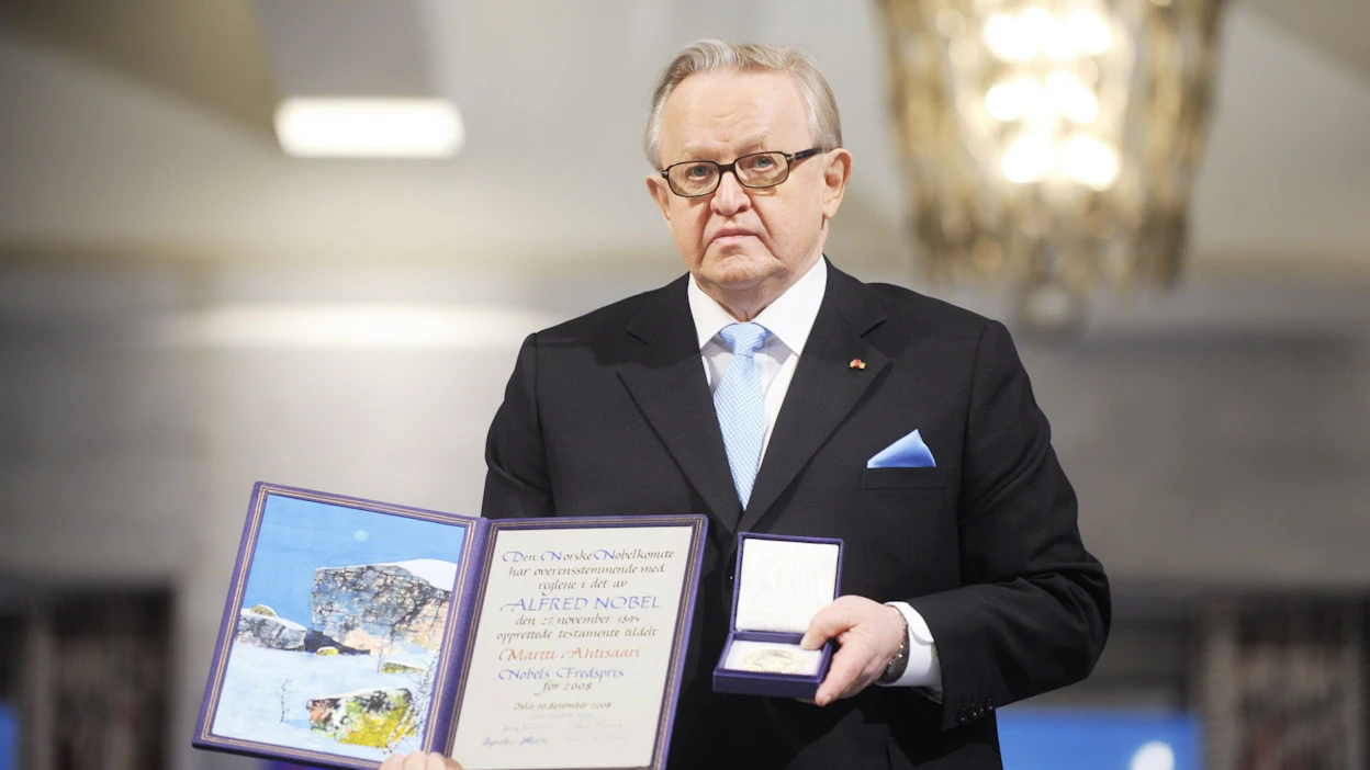 Presidentti Ahtisaaren kuolema on kerännyt runsaasti kommentteja ja surunvalitteluja pikaviestipalvelu X:ssä. Arkistokuva. LEHTIKUVA / Martti Kainulainen.