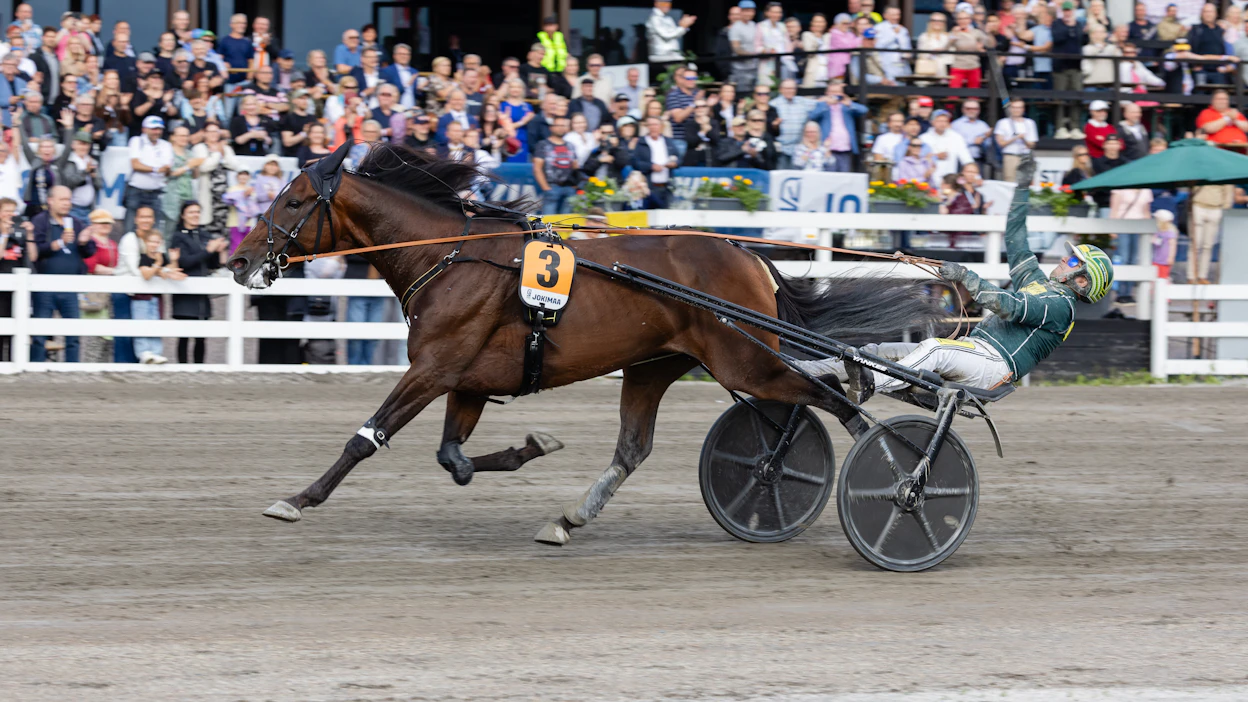 Hannu Torvinen sai tuuletaa Massimo Hoistin toista perättäistä Suur-Hollola-ajon voittoa.