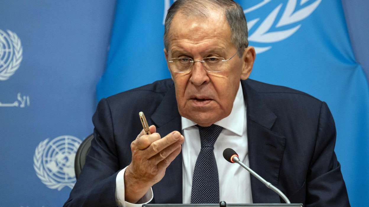Venäjän ulkoministeri Sergei Lavrov huomautti, että länsimaat ovat antaneet Ukrainalle miljardien dollareiden edestä sotatarvikkeita sekä esimerkiksi tiedustelutukea. LEHTIKUVA/AFP. 