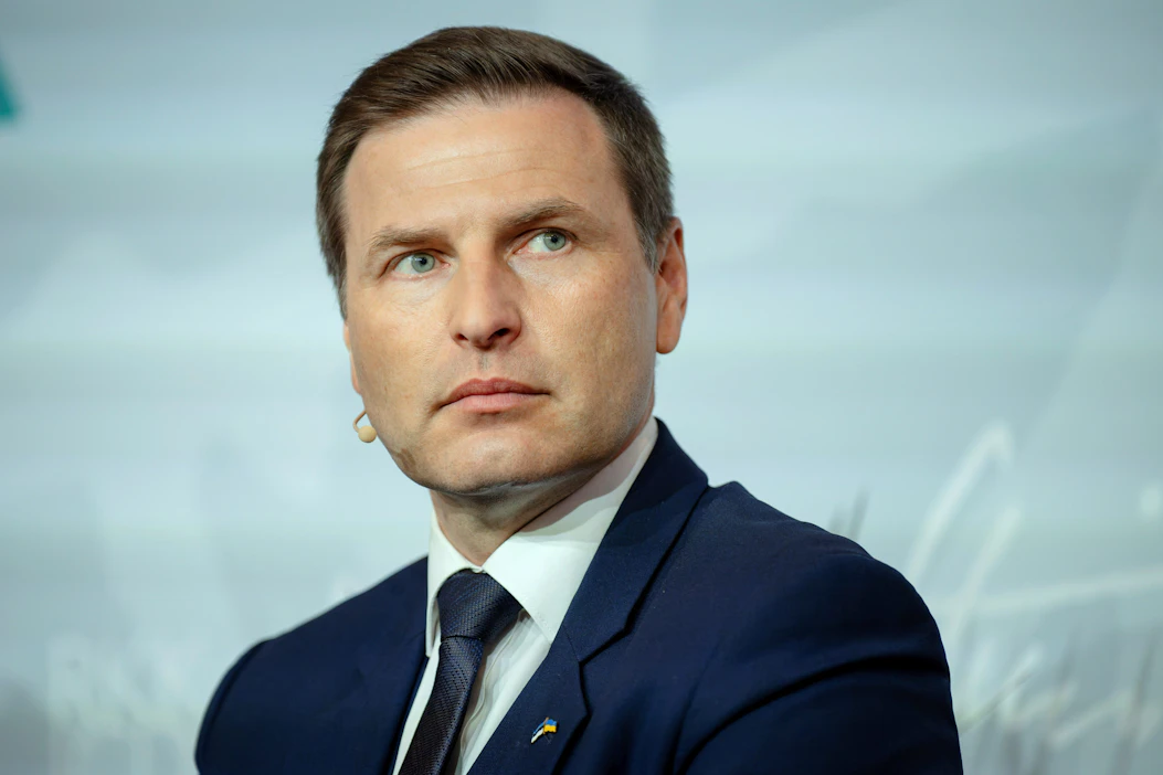 Puolustusministeri Hanno Pevkurin mukaan drooni oli todennäköisesti ukrainalaista alkuperää ja suunnattu Venäjällä sijaitseviin kohteisiin.