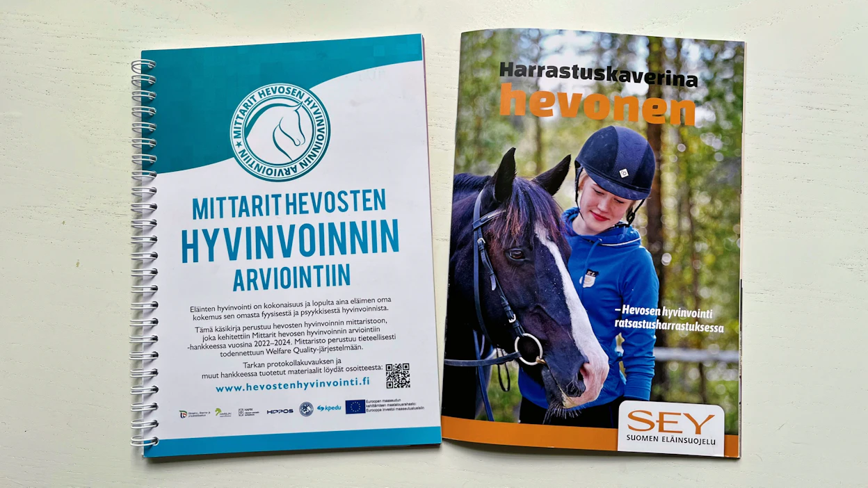 Kaksi tuoretta opaskirjasta antavat käytännön ohjeita ja vinkkejä hevosenpitoon ja toimimiseen hevosen kanssa.