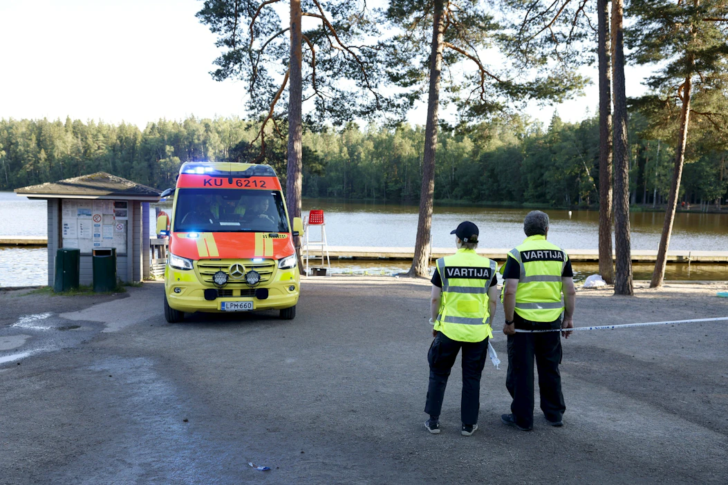 Keski-Uudenmaan pelastuslaitos sai ilmoituksen pelastustehtävästä Kuusijärvelle perjantai-iltana. LEHTIKUVA