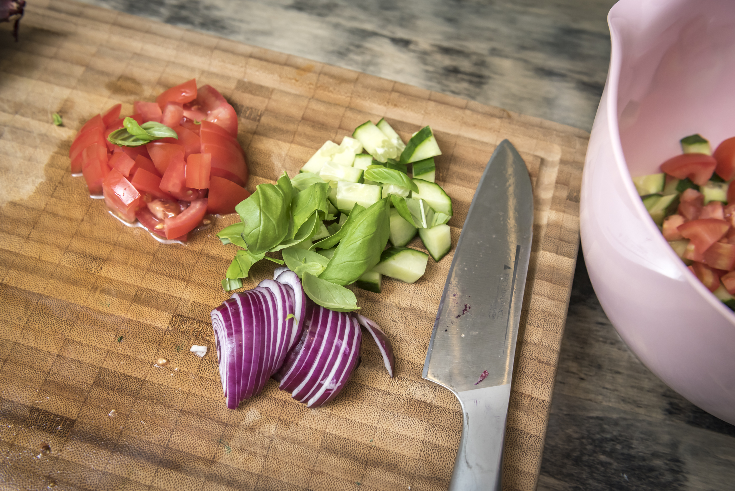 Vuoden ruokakasvattaja voi olla henkilö, yhteisö, yritys tai yhdistys, joka toimii vastuullisesti, yhteistyökykyisesti ja intohimoisesti ruokakasvatuksen parissa. Kuvituskuva.
